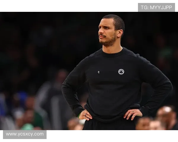 绿军主帅马祖拉怒吼庆祝带领球队57比4狂胜记者队展现强势统治力